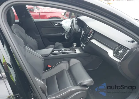 2020 Volvo S60 T6 R-Design z USA, uszkodzony, nr VIN 7JRA22TM8LG032863